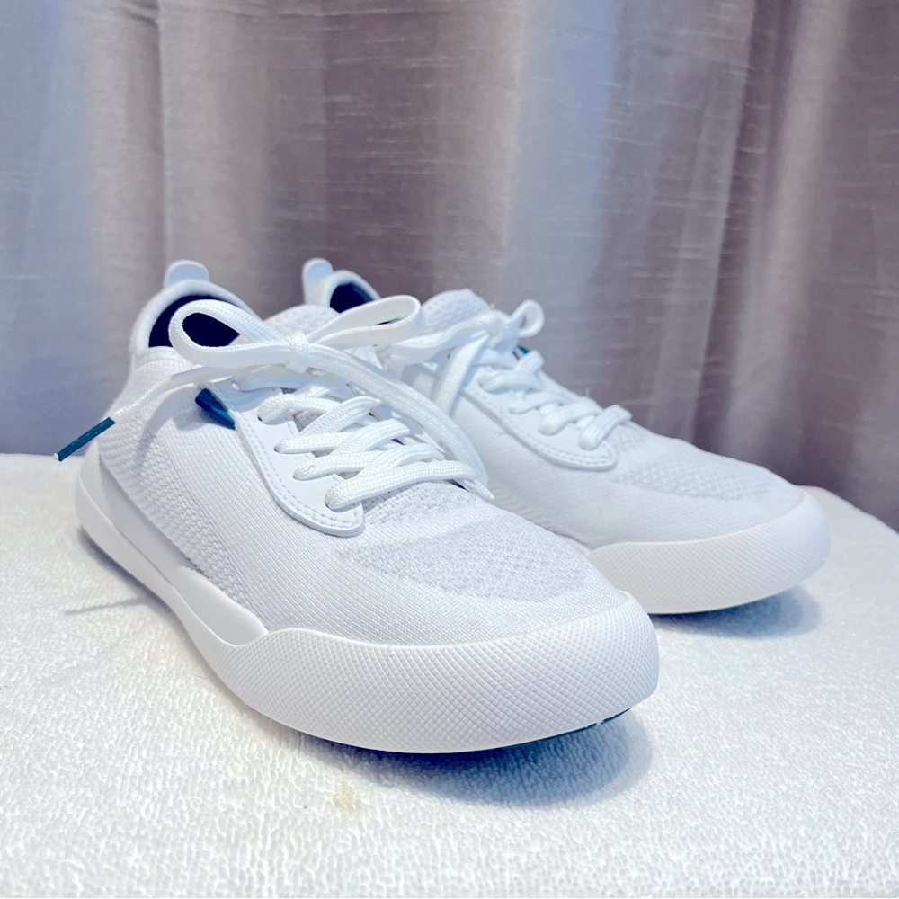 Vessi Weekend Waterproof White Sneakers size 6